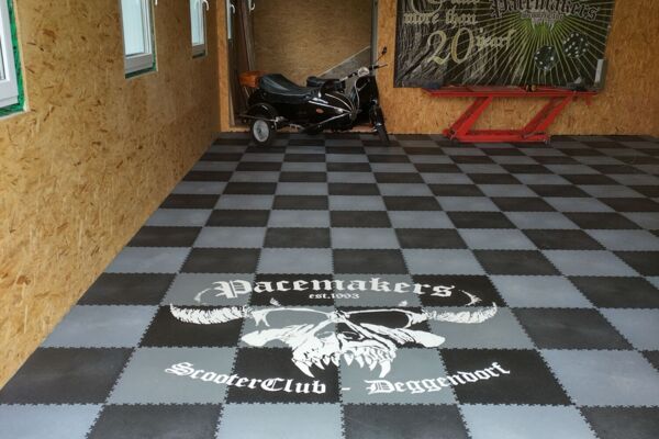 Garagenboden mit Logodruck