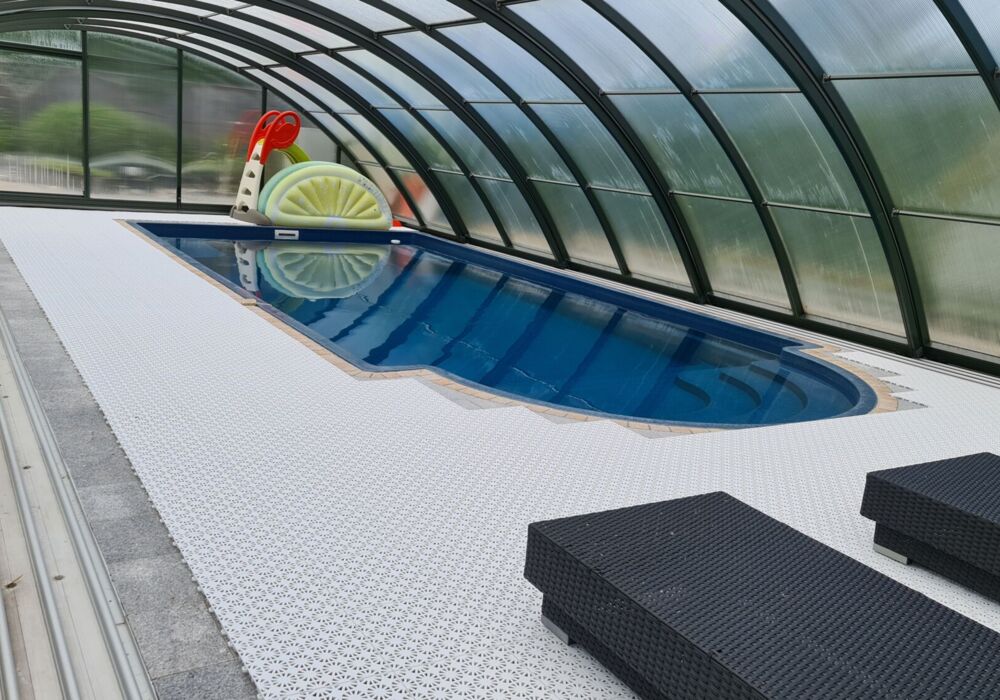 Poolumrandung