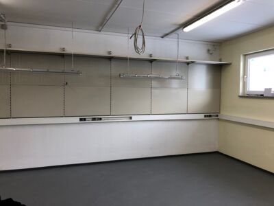 Stickerei Villach / über Fliesenboden