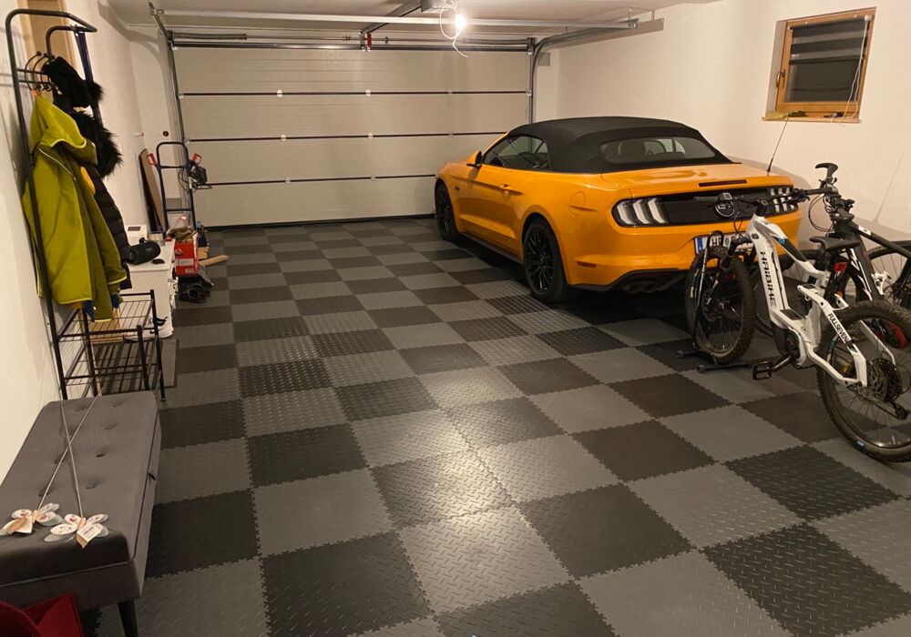 Garagenboden in Racing-Optik (Steiermark/AT)