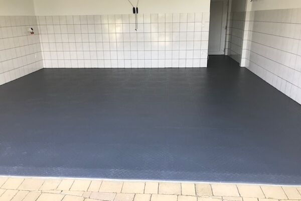 Garagenboden auf rissigem Beton? – klar ROBUST Graphit!