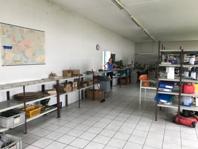 Stickerei Villach / über Fliesenboden