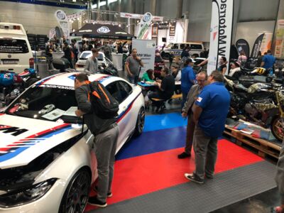 Boden für Messestand - BMW Farben / BMW Club