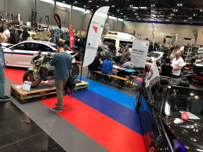Boden für Messestand - BMW Farben / BMW Club