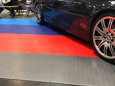 Boden für Messestand - BMW Farben / BMW Club