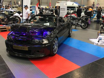 Boden für Messestand - BMW Farben / BMW Club