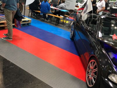 Boden für Messestand - BMW Farben / BMW Club